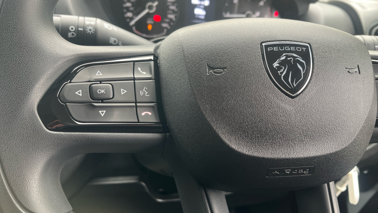 Peugeot Boxer 3500 Heavy L4 Diesel 2.2 BlueHDi 140 H2 Van Professional